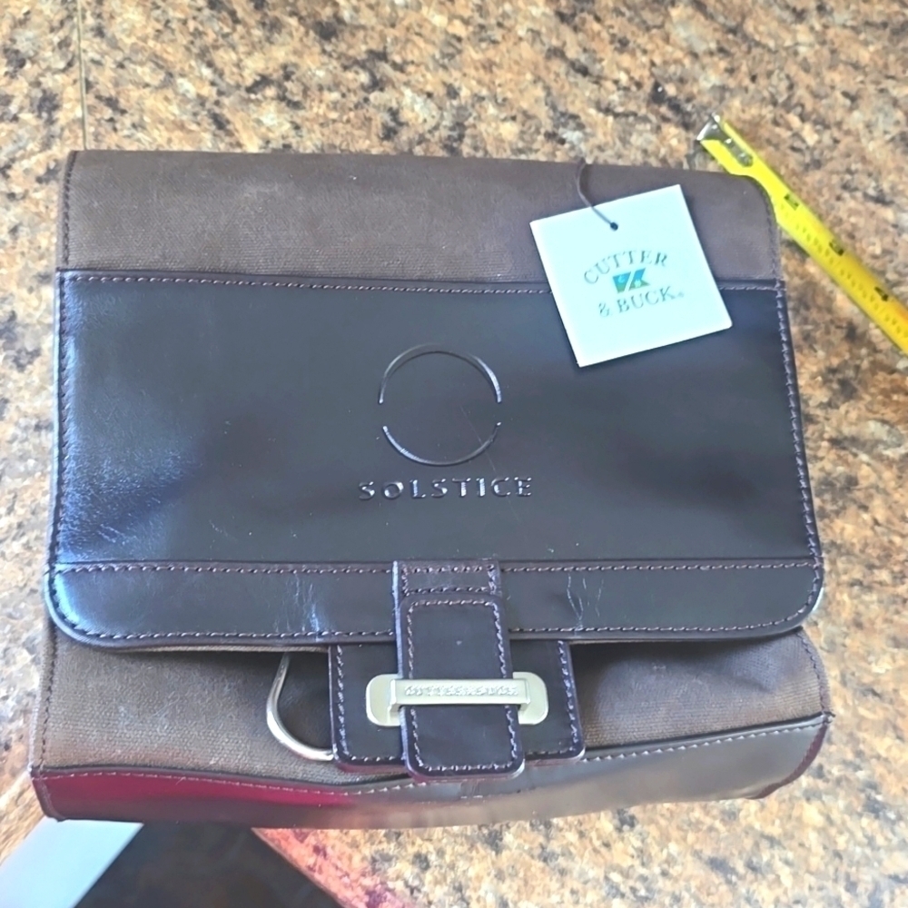 Cutter & Buck Mens Toiletry BAG Neutral Minimalist Preppy Travel NEW!